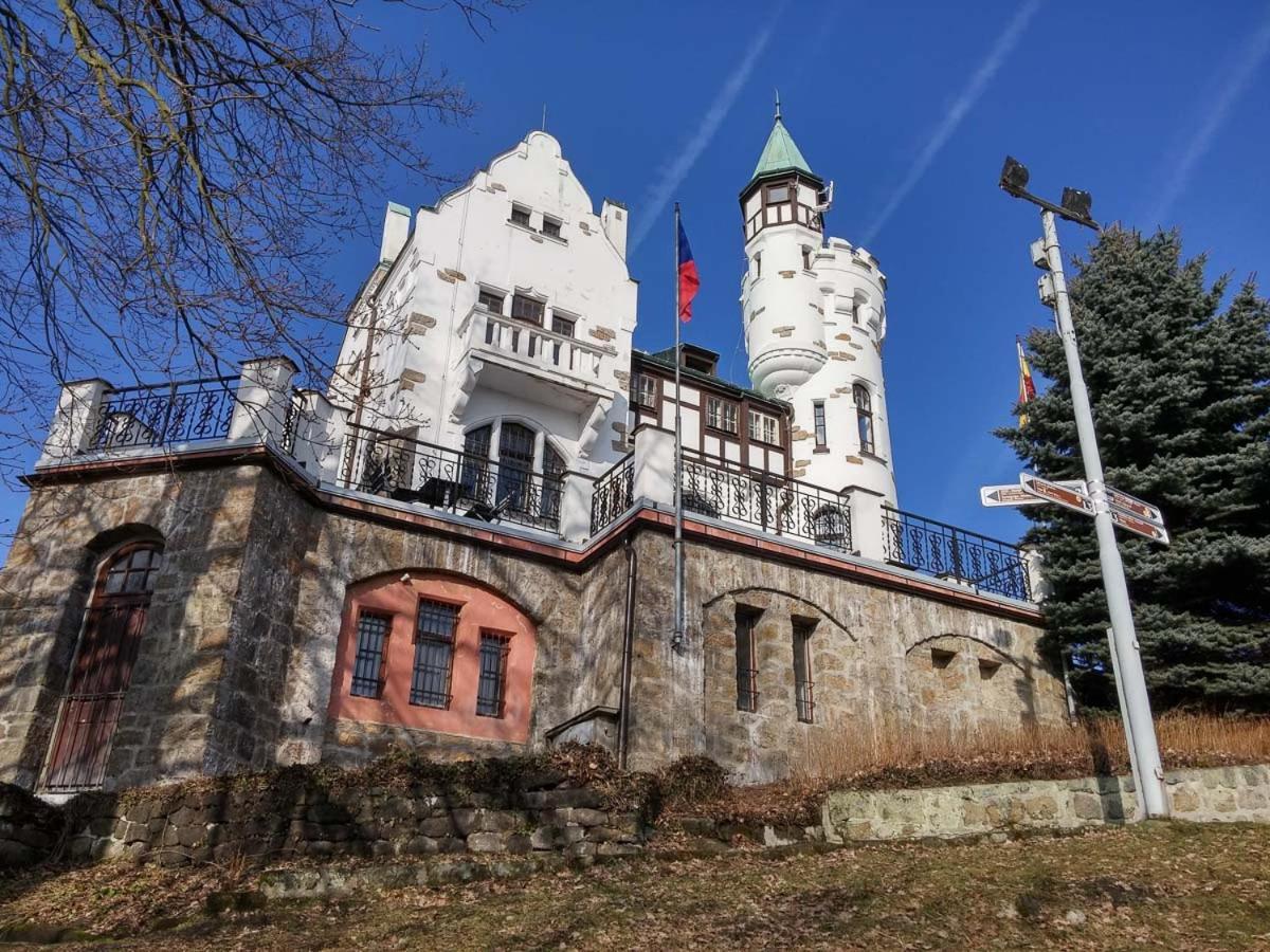 Pod Chlumem - Utulny Byt V Blizkosti Centra Дечин Экстерьер фото
